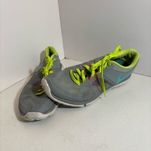 Nike flex fit sole women’s grey lace up running‎ shoes in size 7.5